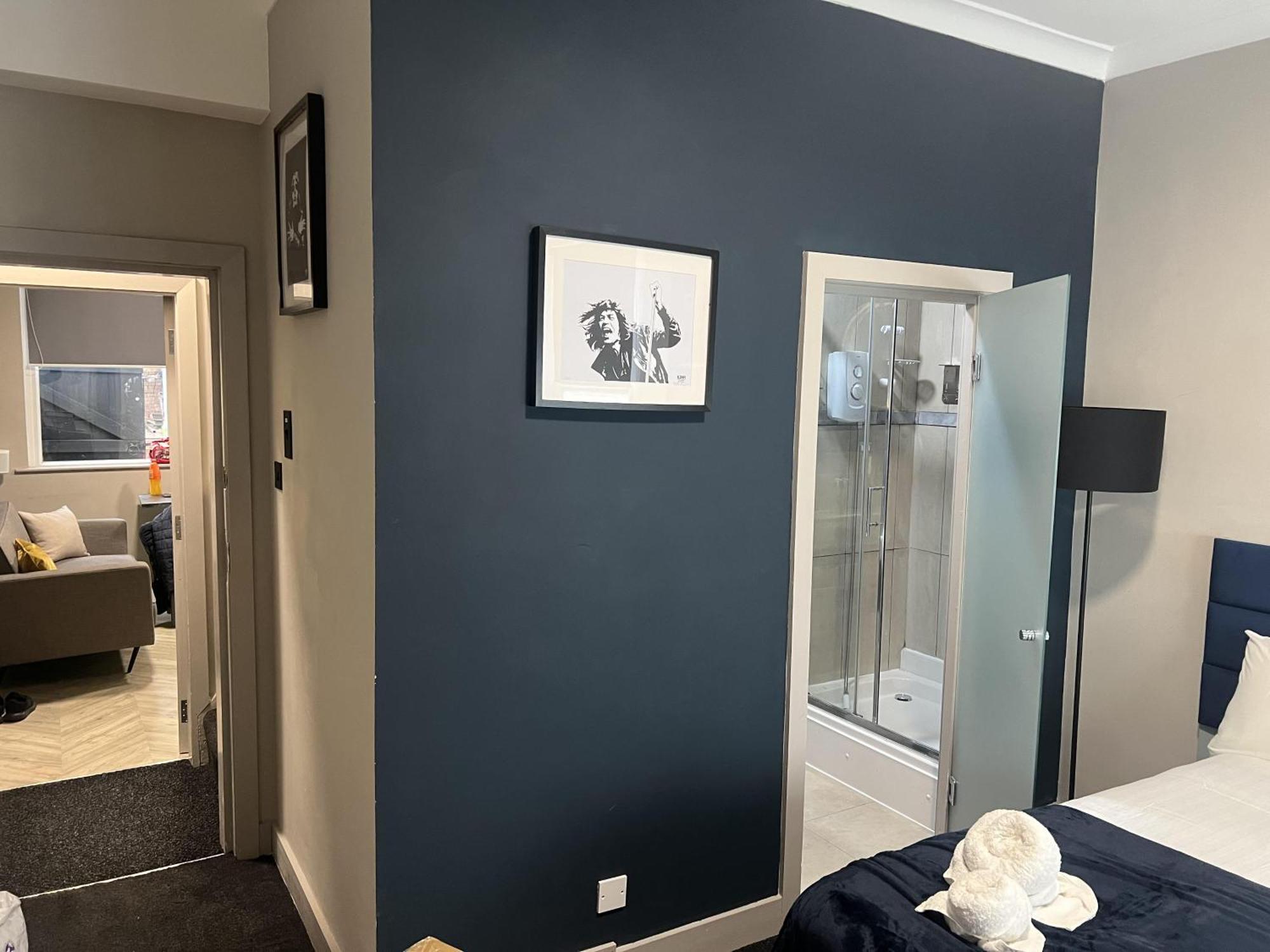 Sanctuary - 4 Bedroom House * Sheffield