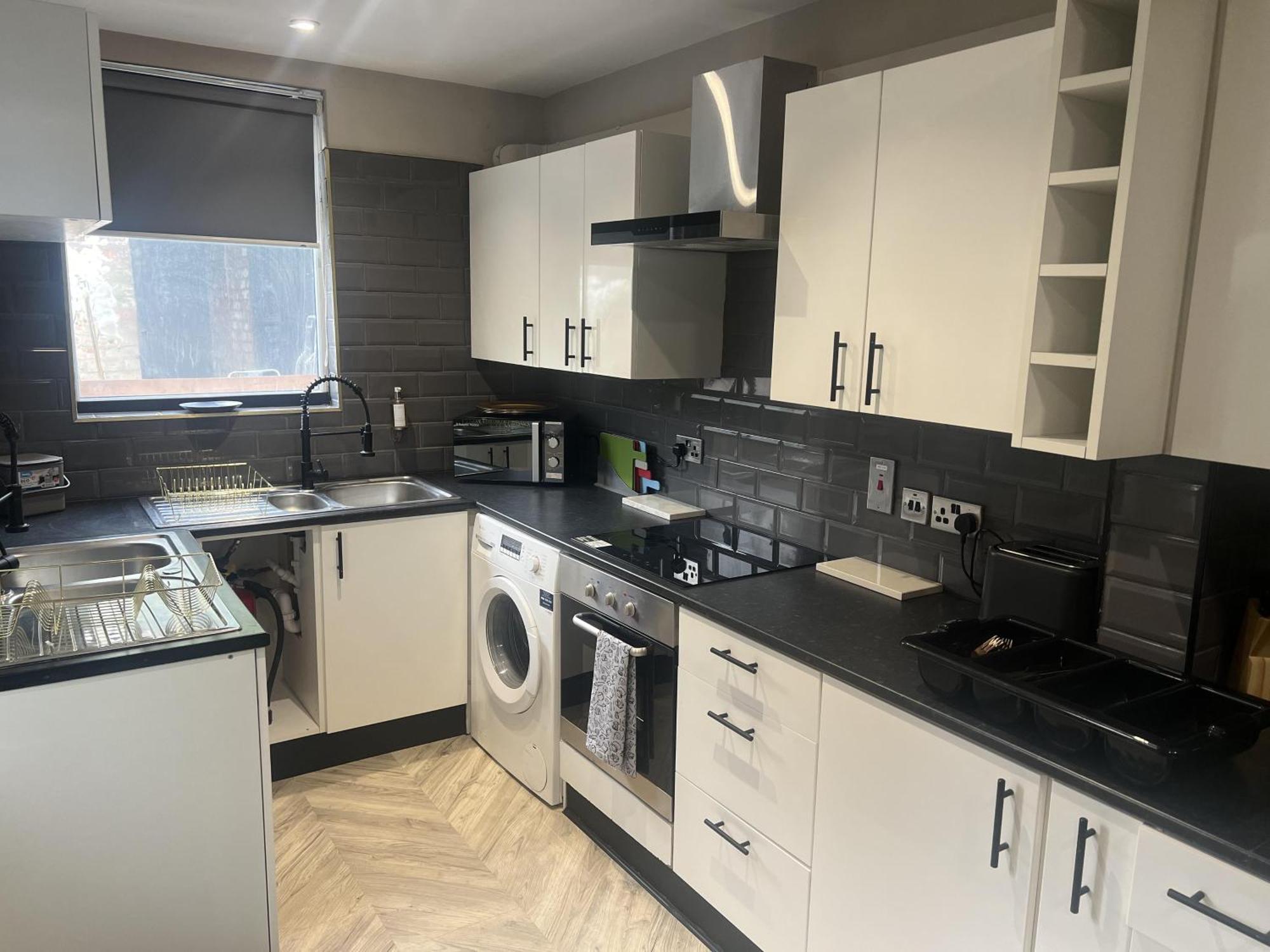 Sanctuary - 4 Bedroom House * Sheffield