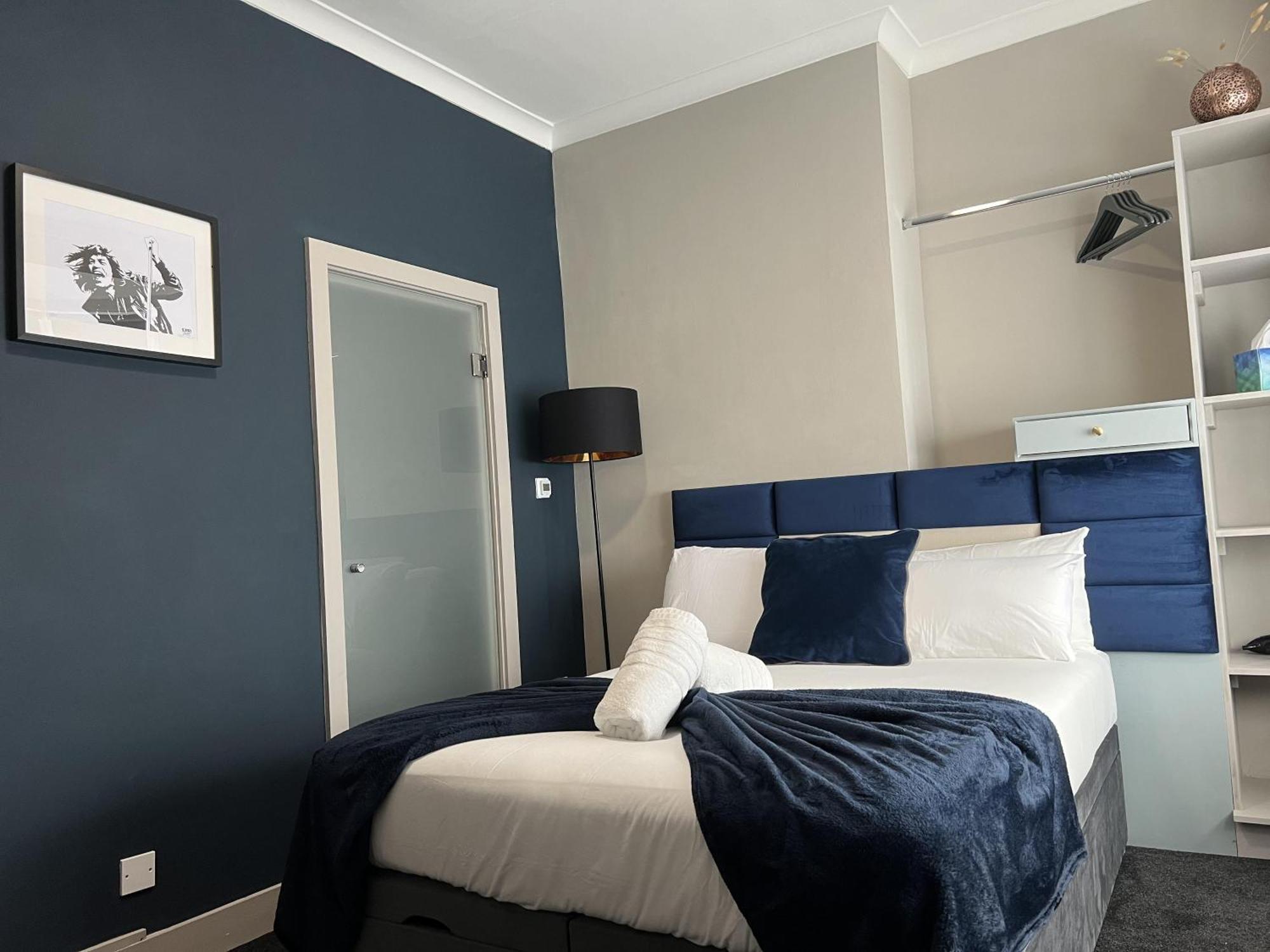 Sanctuary - 4 Bedroom House Holiday home Sheffield