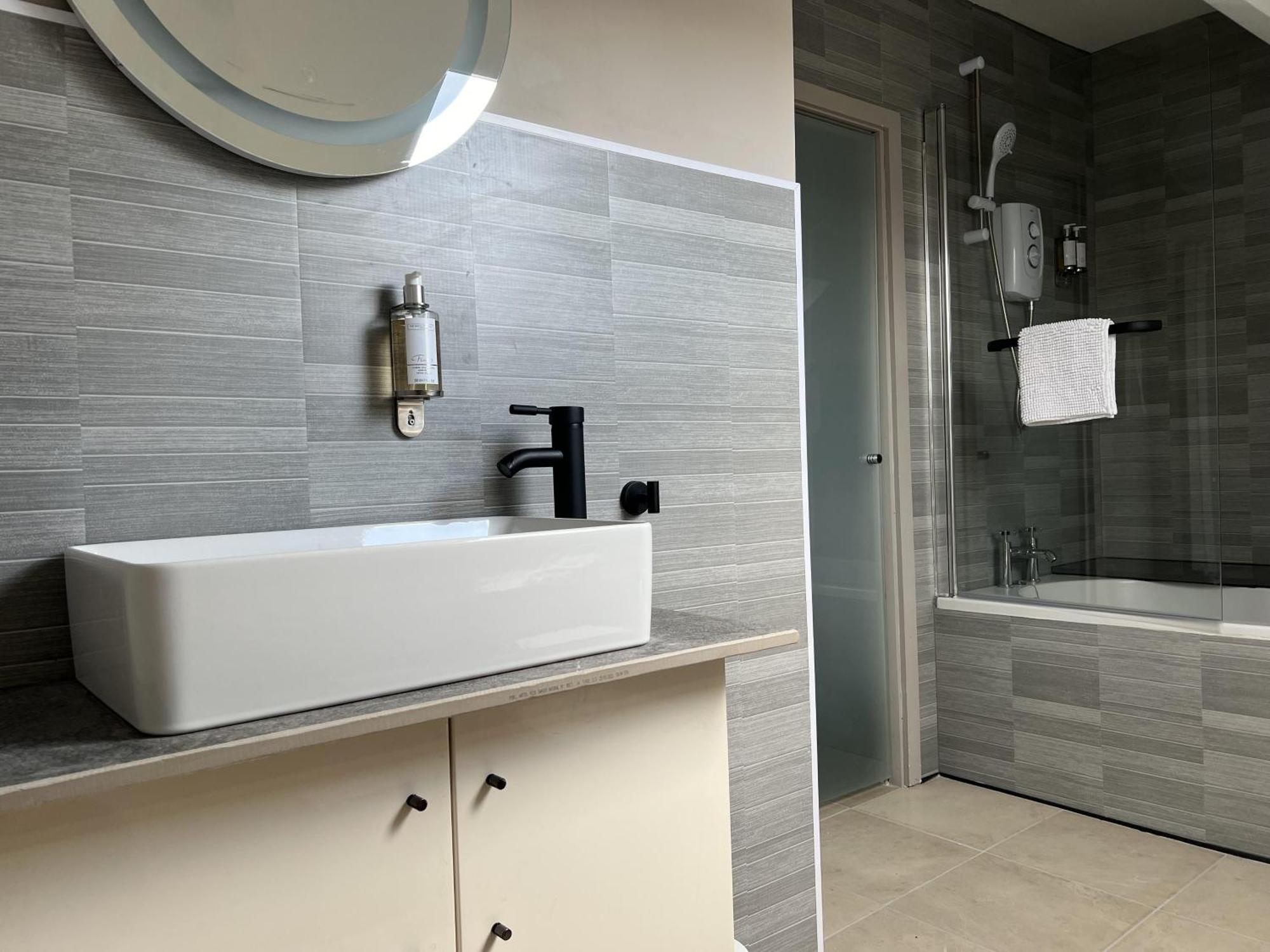 Sanctuary - 4 Bedroom House Sheffield