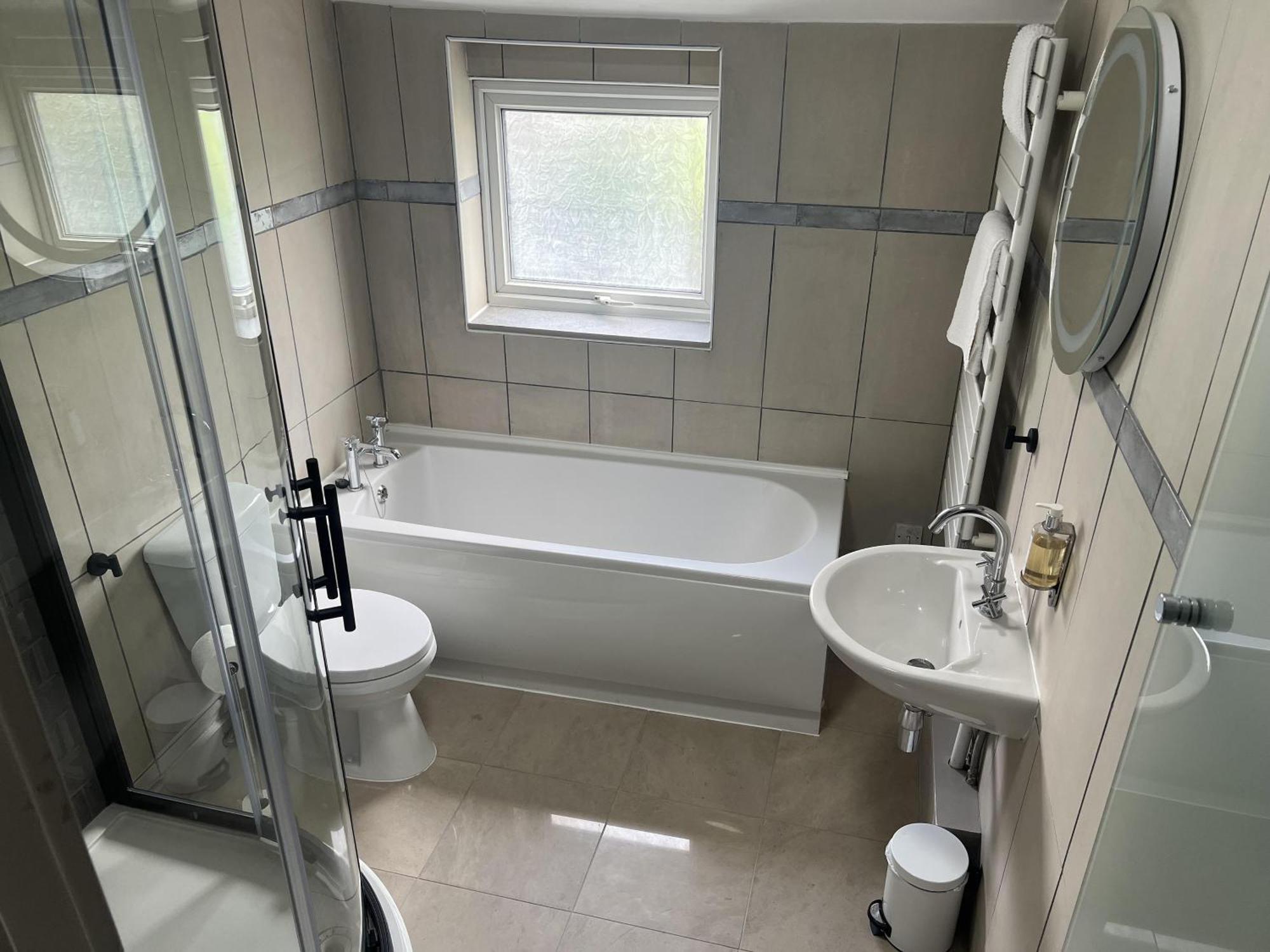 Sanctuary - 4 Bedroom House Sheffield
