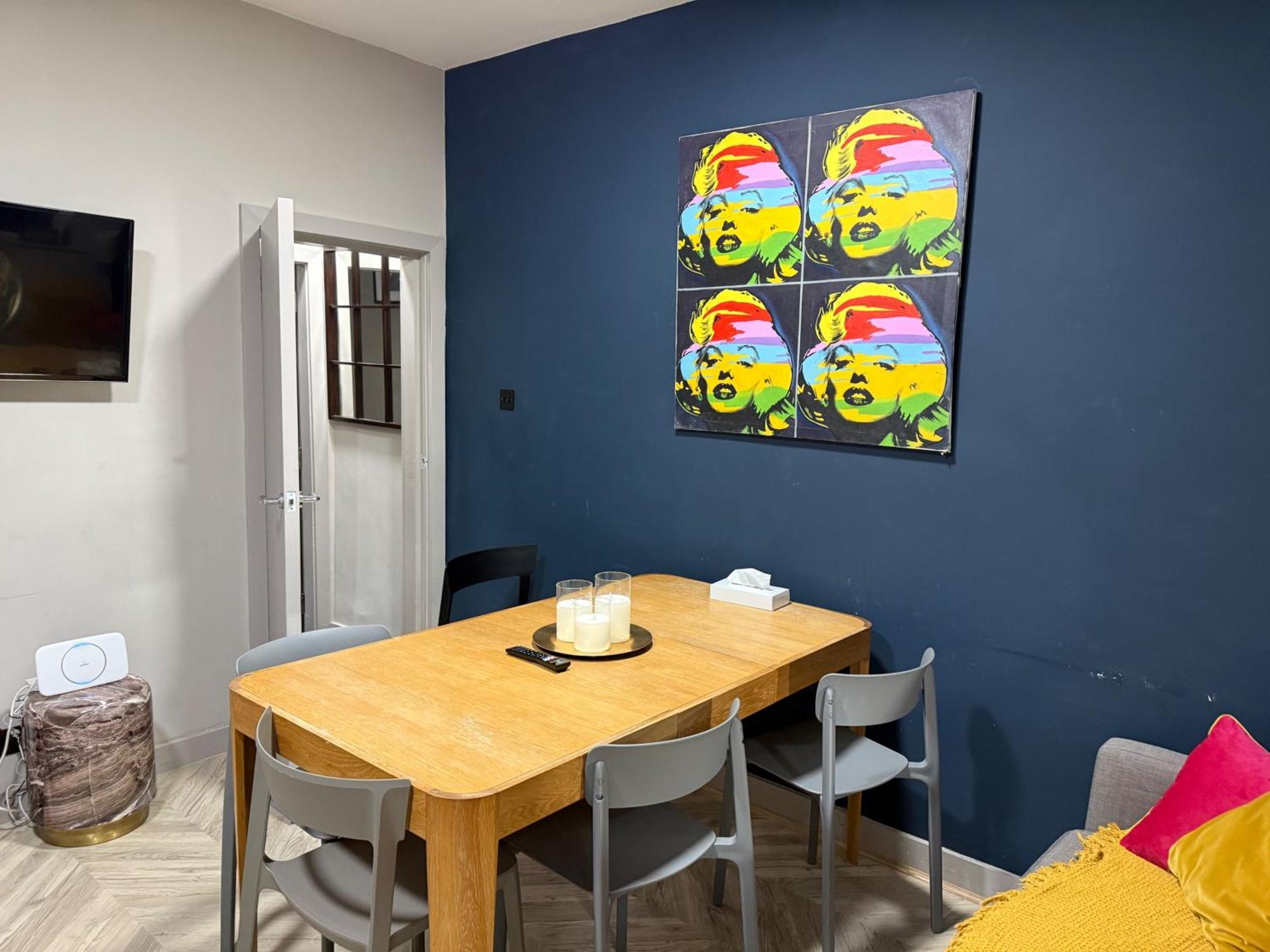 Holiday home Sanctuary - 4 Bedroom House Sheffield